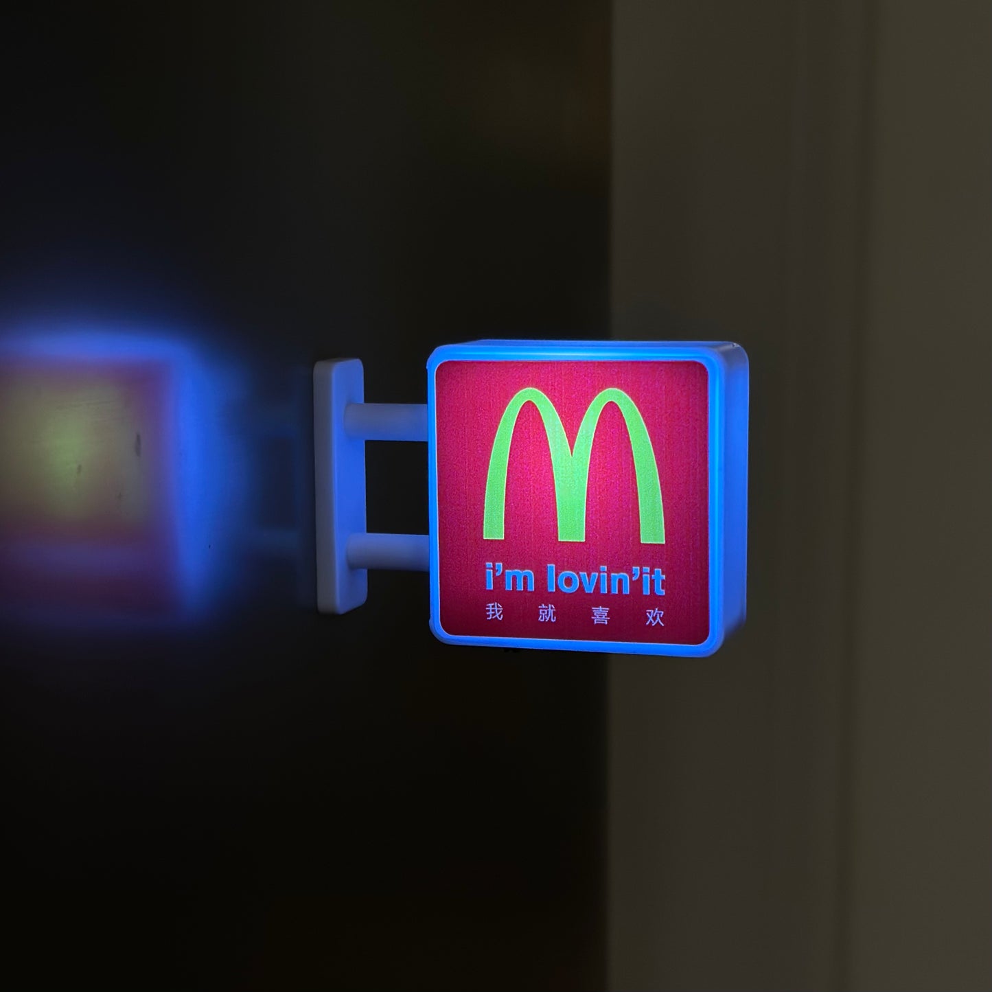 LED Fridge Magnet – Classic Restaurant Design